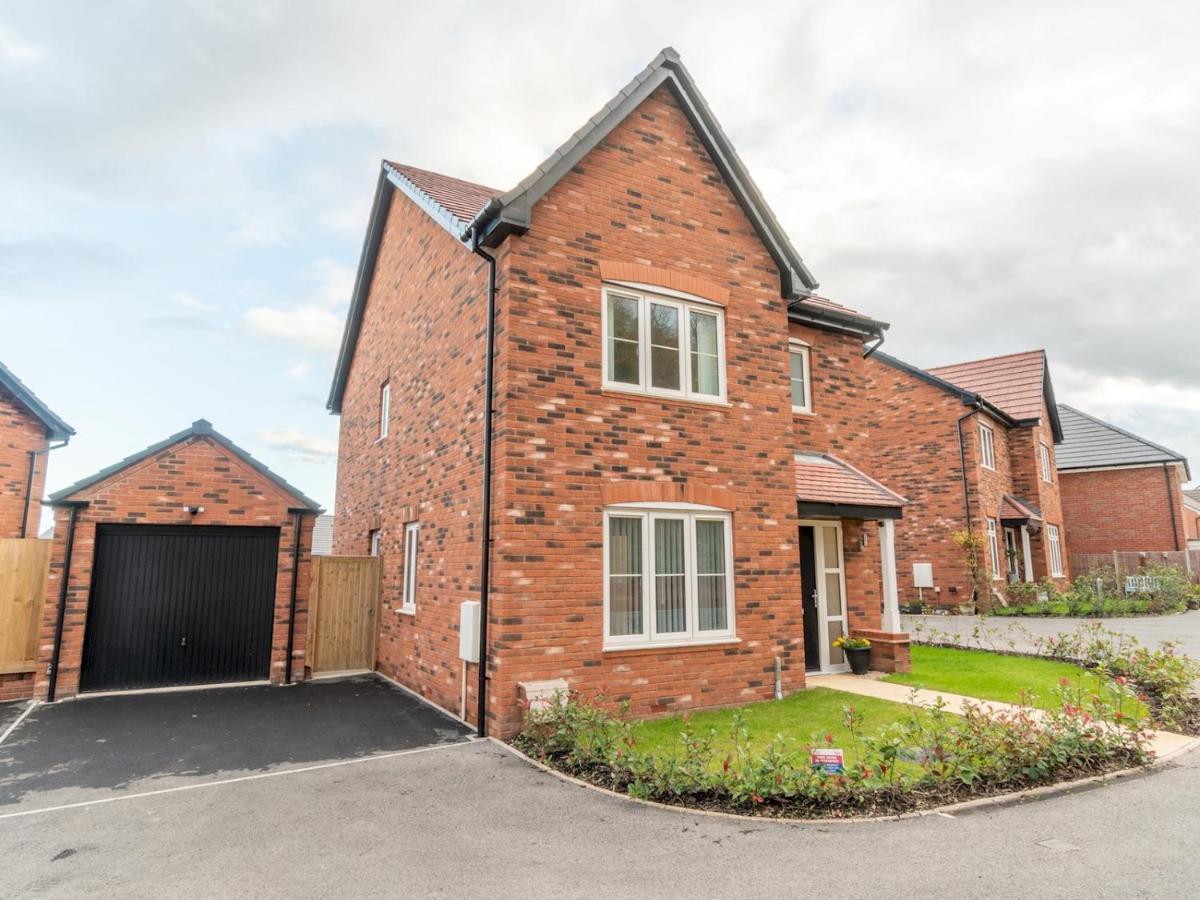 Pass The Keys Centrally Located Beautiful 3 Bed New Build
